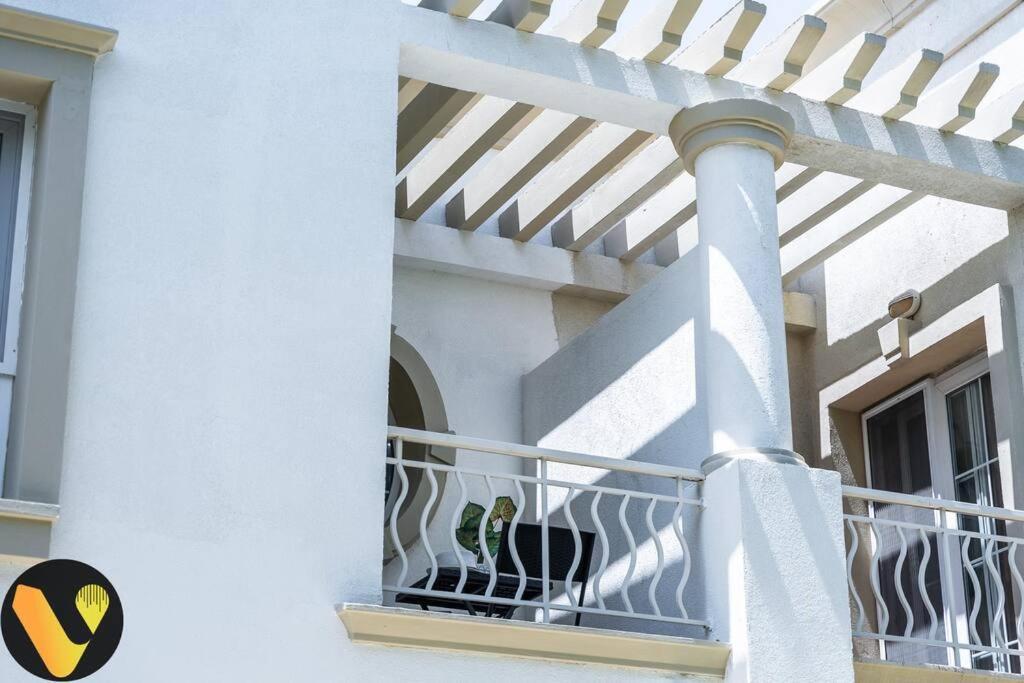 Villa Vogue Near Golf/ski Dubai/ Ibn Battuta Mall Dubai