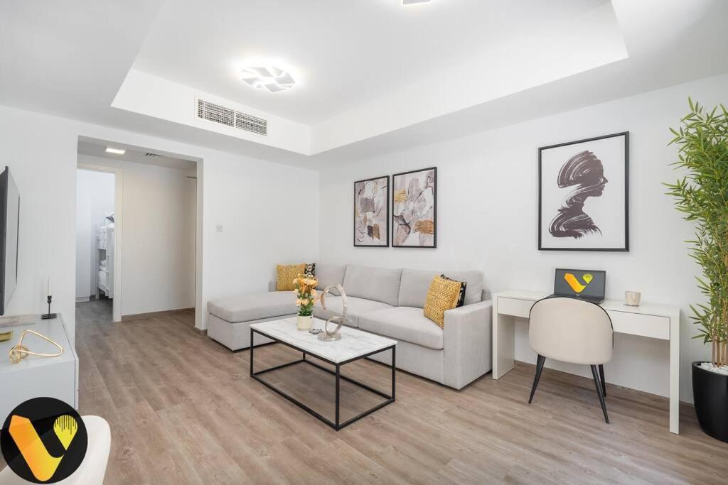Villa Vogue Near Golf/ski Dubai/ Ibn Battuta Mall Dubai