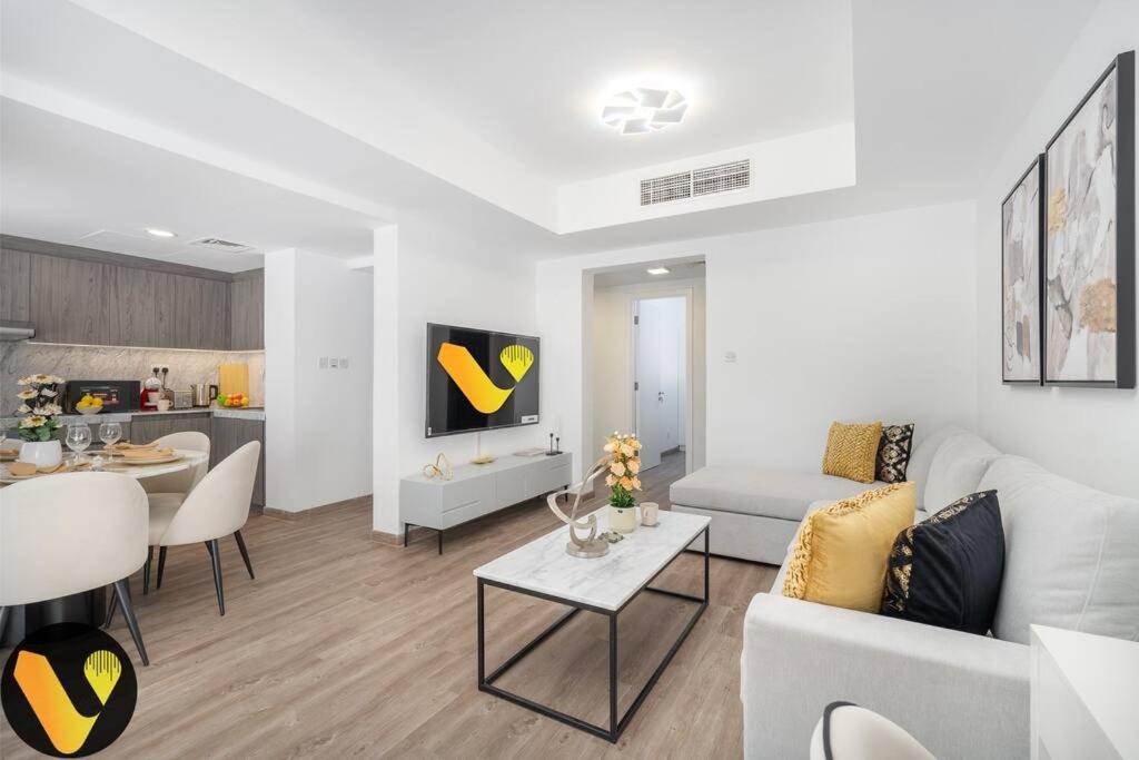 Villa Vogue Near Golf/ski Dubai/ Ibn Battuta Mall Dubai