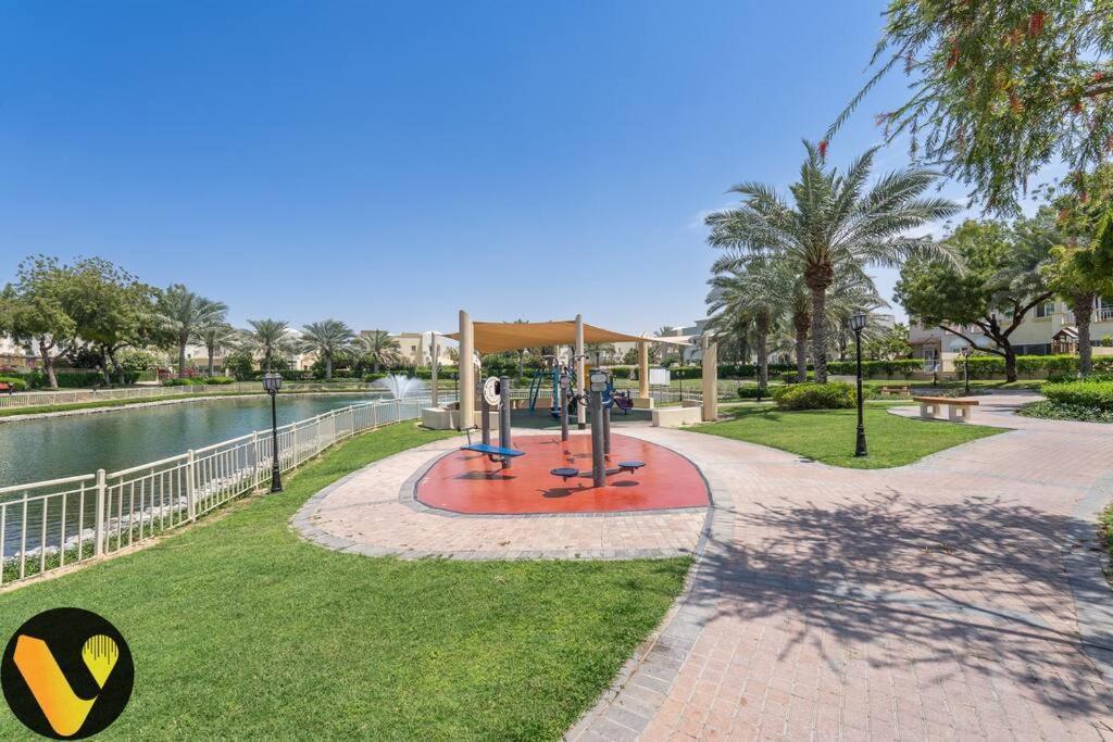 Vogue Near Golf/ski Dubai/ Ibn Battuta Mall Villa *