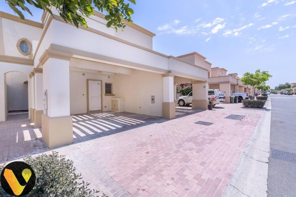 Villa Vogue Near Golf/ski Dubai/ Ibn Battuta Mall Dubai